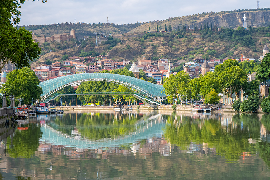 peace bridge with kura river